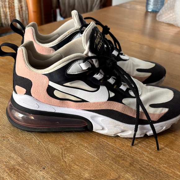 Nike Air Max 270 React Black Coral - Picture 3 of 12